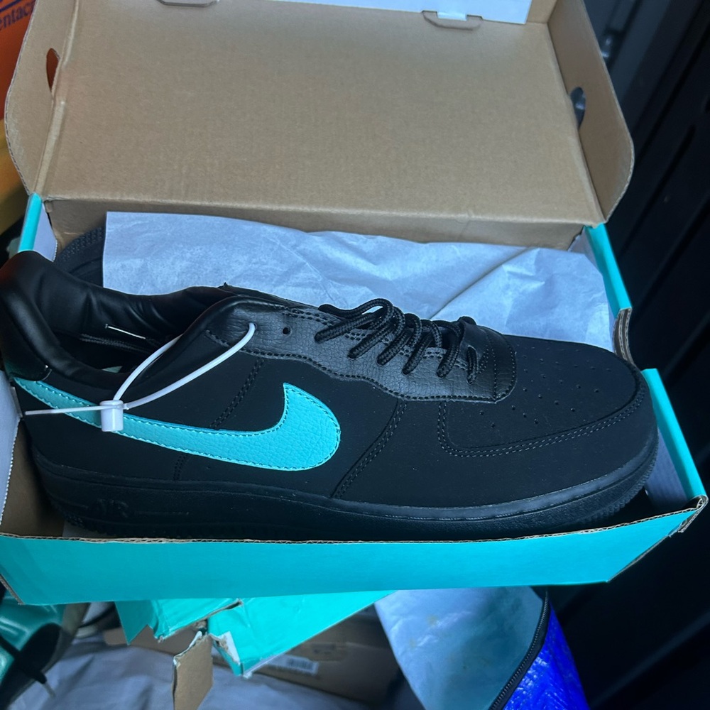 Nike Men's Black and Blue Sneakers